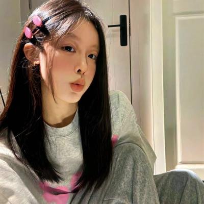 戴金丝边眼镜的人
